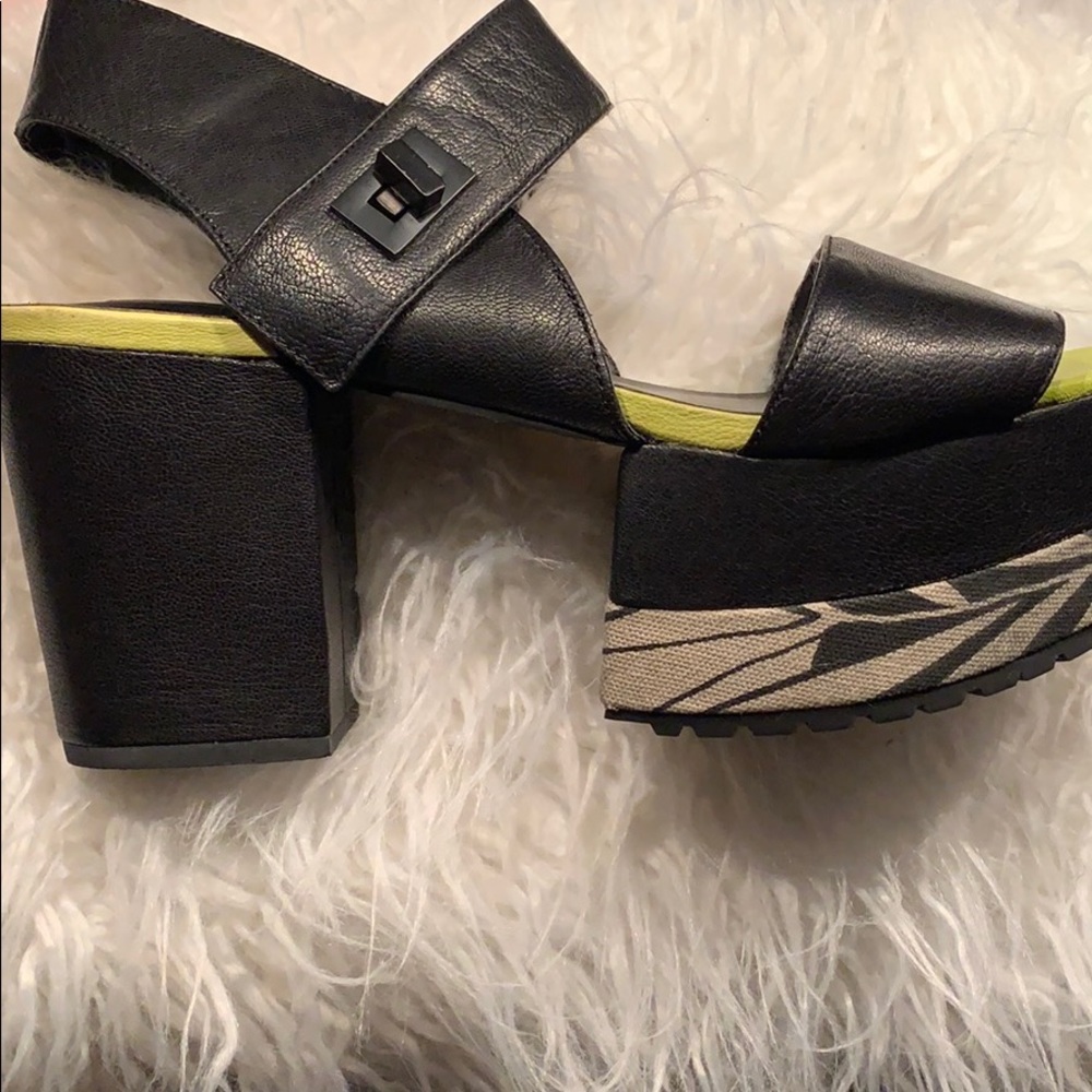 Shoes - Picture 4 of 8